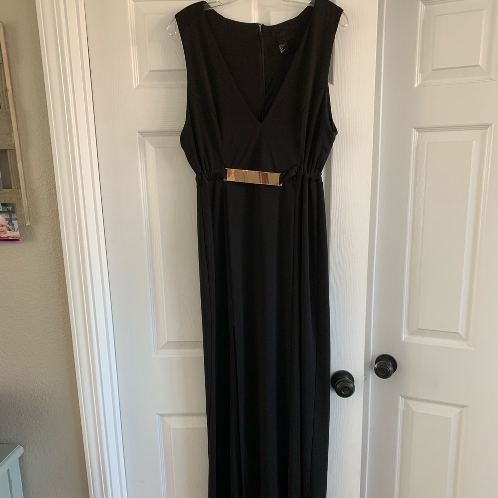 Elegant H&M Sleeveless Black Midi Dress